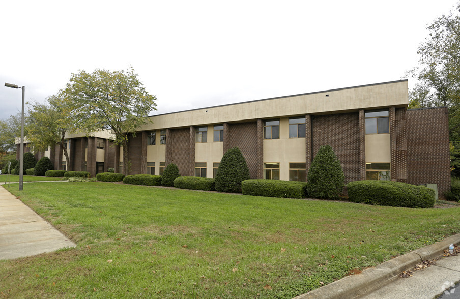 3623 Latrobe Dr, Charlotte, NC for lease - Building Photo - Image 3 of 17