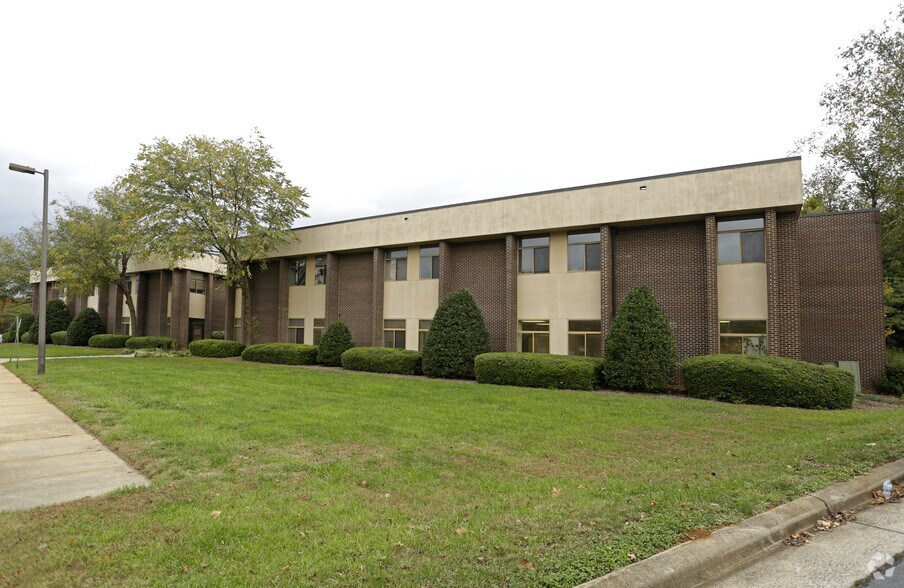 3623 Latrobe Dr, Charlotte, NC à louer - Photo du bâtiment - Image 3 de 17
