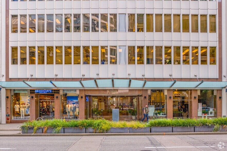 580 Hornby St, Vancouver, BC à louer - Photo du bâtiment - Image 2 de 9