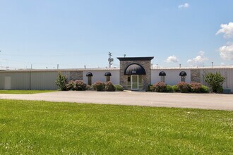 502 Wilmont Dr, Mount Sterling, KY for lease Interior Photo- Image 1 of 11