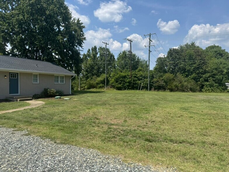 759 Jimmie Kerr Rd, Haw River, NC à vendre - Photo du bâtiment - Image 3 de 36
