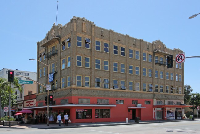 Plus de détails pour 323-325 N Broadway, Santa Ana, CA - Bureau/Commerce de détail à louer