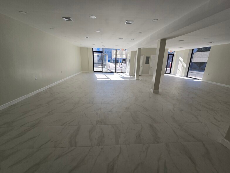 72 Van Dyke St, Brooklyn, NY à louer - Photo du bâtiment - Image 3 de 20