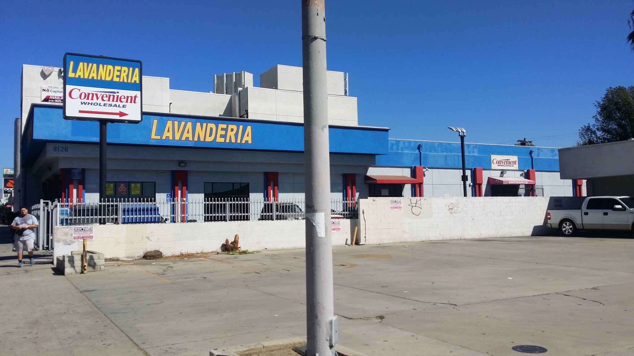 8126 Van Nuys Blvd, Van Nuys, CA for lease Primary Photo- Image 1 of 10