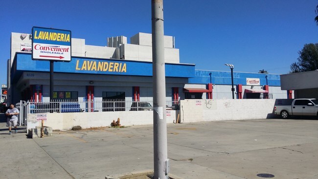 Plus de détails pour 8126 Van Nuys Blvd, Van Nuys, CA - Commerce de détail à louer