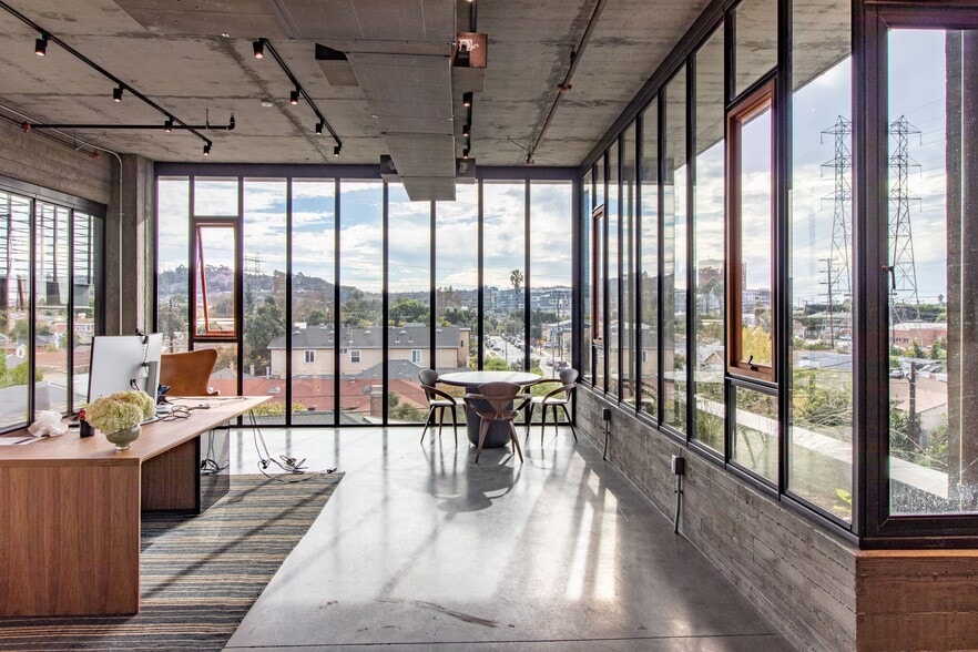 5788 W Adams Blvd, Los Angeles, CA for lease - Interior Photo - Image 2 of 16