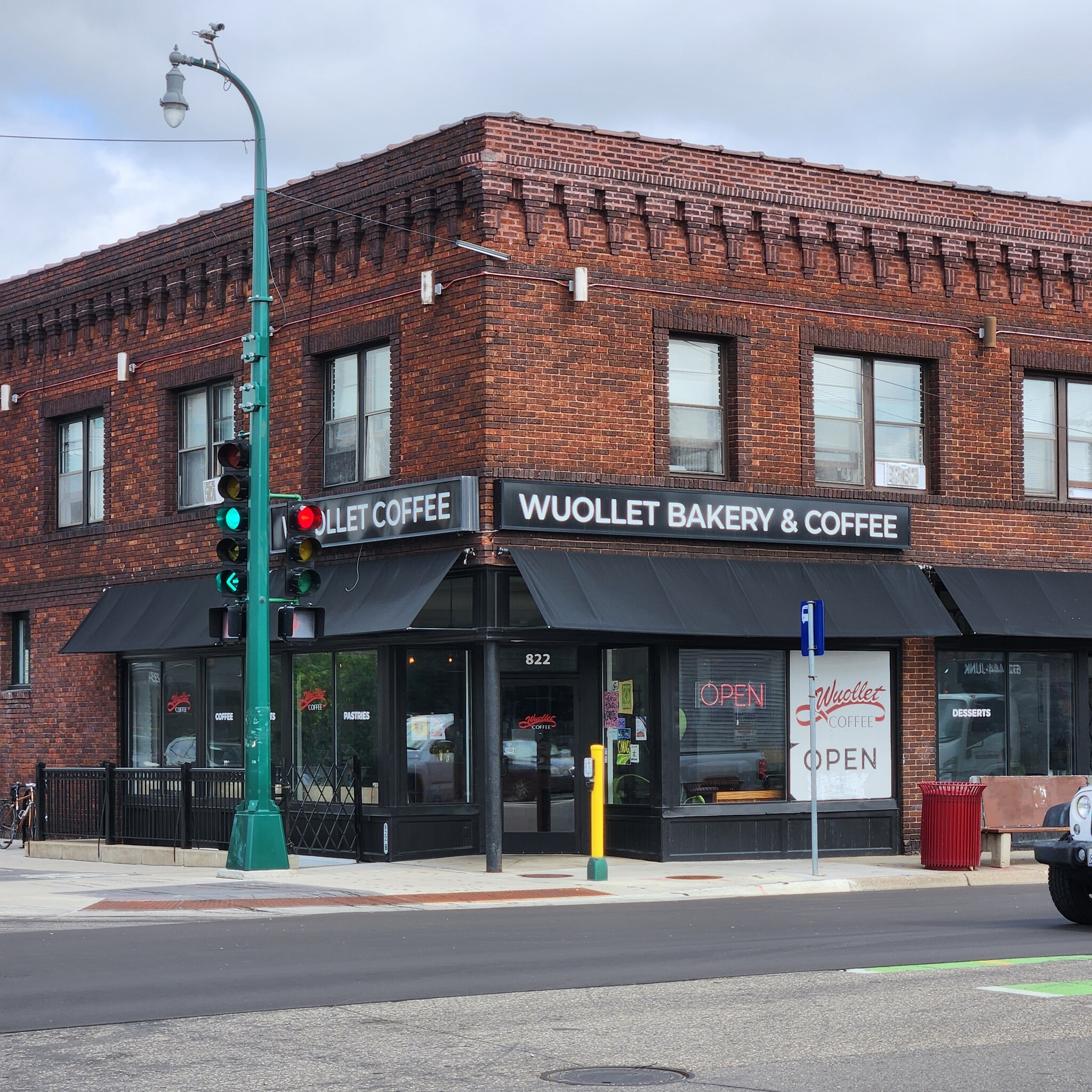 810-822 W Lake St, Minneapolis, MN for lease Building Photo- Image 1 of 5