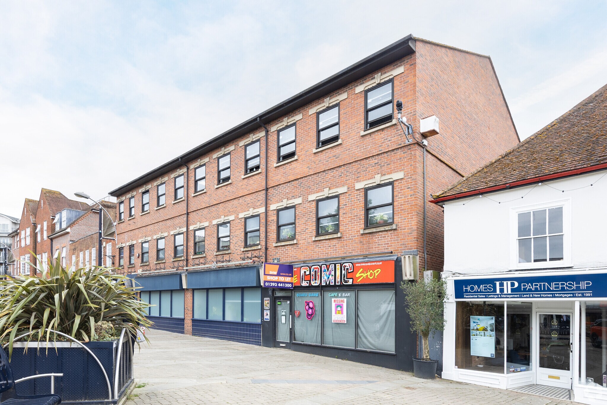 38-42 High St, Crawley à louer Photo du bâtiment- Image 1 de 4