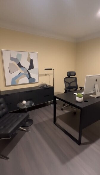 918 Oak Glen Dr, Houston, TX à louer - Photo du bâtiment - Image 3 de 33