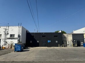 130 N La Brea Ave, Los Angeles, CA for lease Building Photo- Image 2 of 2
