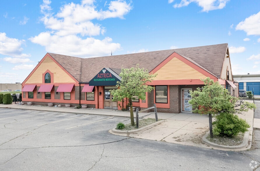 13100 Hall Rd, Sterling Heights, MI for lease - Building Photo - Image 2 of 4