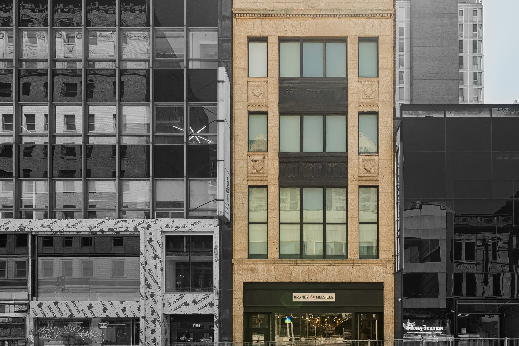 1186-1188 Rue Sainte-Catherine O, Montréal, QC for lease Primary Photo- Image 1 of 13