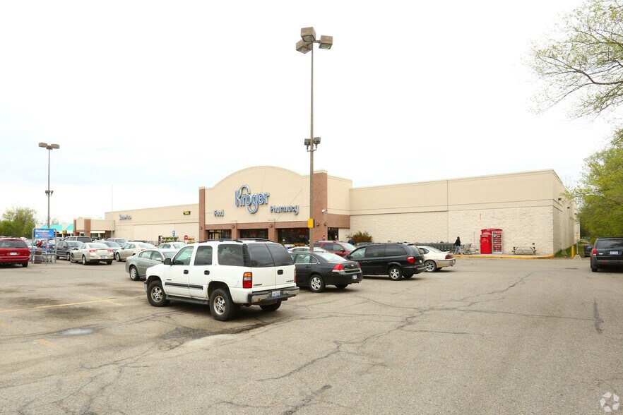 7186-7220 N Saginaw St, Mount Morris, MI à louer - Photo du bâtiment - Image 2 de 7