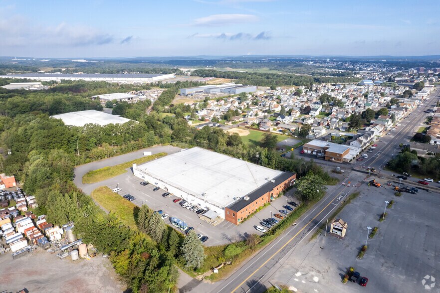 600 S Poplar St, Hazleton, PA à louer - Aérien - Image 2 de 26