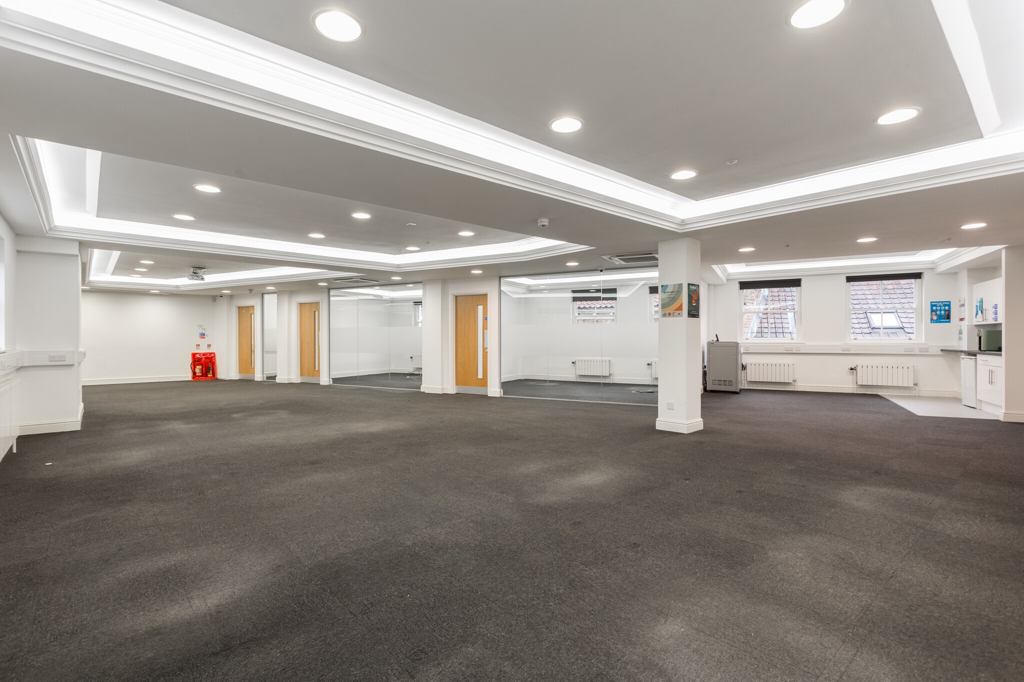 14 Swinegate Ct E, York for lease Interior Photo- Image 1 of 11