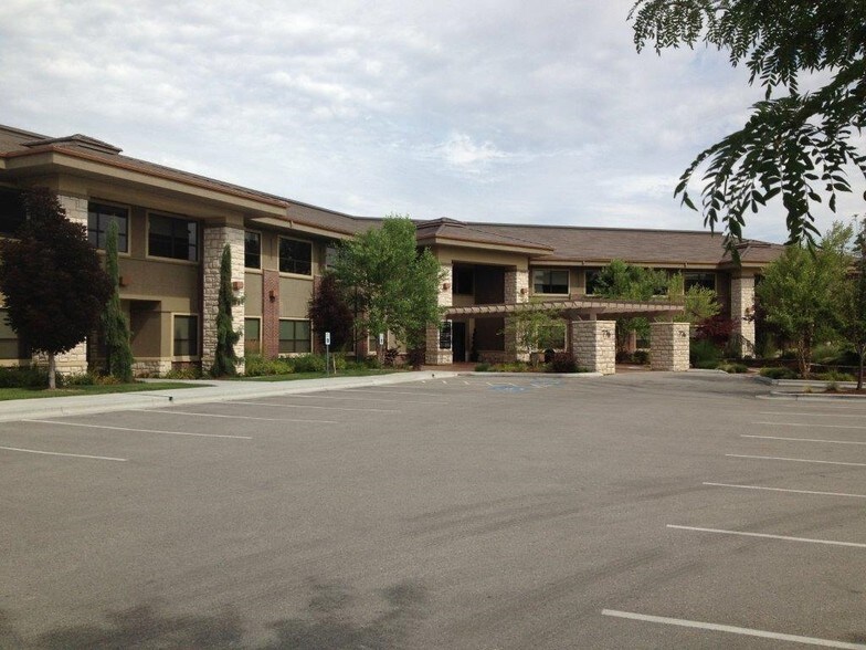 776 E Riverside Dr, Eagle, ID à louer - Photo du bâtiment - Image 1 de 10