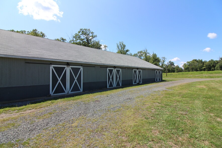 925 County Road 579, Flemington, NJ à louer - Photo du bâtiment - Image 2 de 2