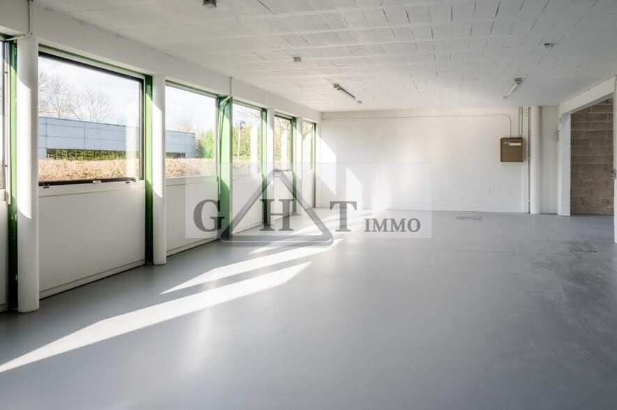 Industrial in Saint-Thibault-des-Vignes for lease - Interior Photo - Image 3 of 5
