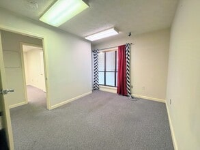 351 Commercial Dr, Savannah, GA à louer Photo intérieure- Image 1 de 14