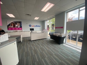 421-425 W Northland Ave, Appleton, WI for lease Interior Photo- Image 1 of 3