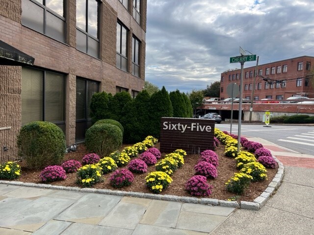 65 Locust Ave, New Canaan, CT à louer - Photo du bâtiment - Image 2 de 6