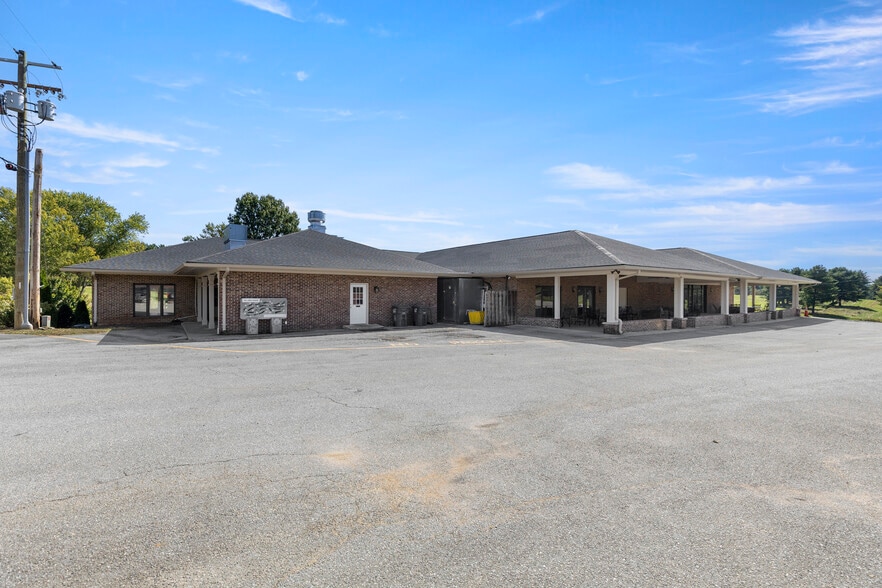 838 Bowling Green Rd, Front Royal, VA for sale - Building Photo - Image 2 of 6