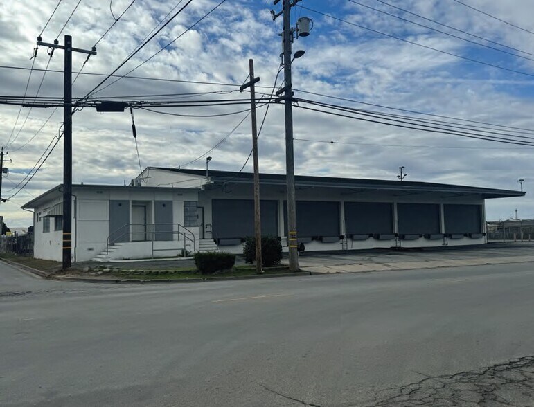 1084 Terven Ave, Salinas, CA à louer - Photo du bâtiment - Image 2 de 4