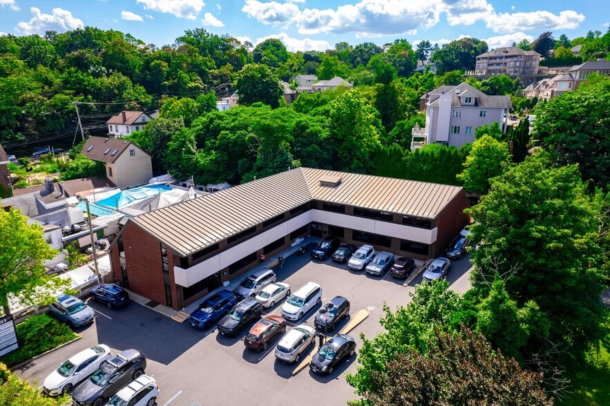 1551 Richmond Rd, Staten Island, NY for sale - Building Photo - Image 2 of 16