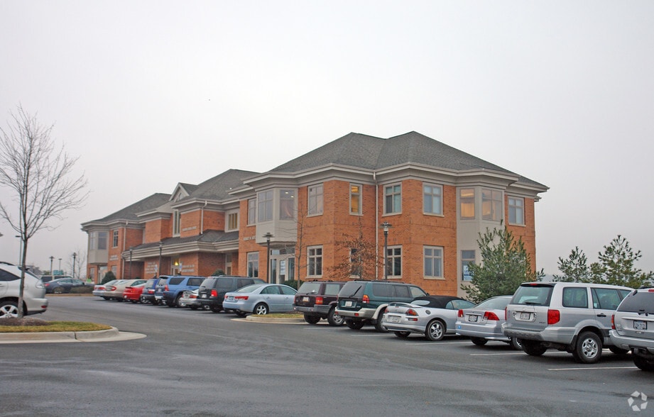 46165 Westlake Dr, Potomac Falls, VA for lease - Primary Photo - Image 1 of 3