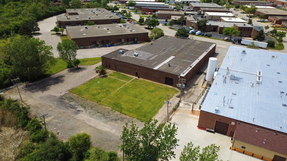 1411 Jeffrey Dr, Addison, IL for lease - Building Photo - Image 2 of 13