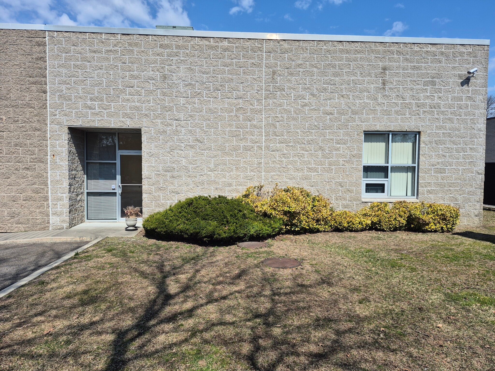 45 Feldland St, Bohemia, NY for lease Primary Photo- Image 1 of 2