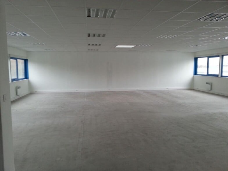 Industrial in Villepinte for lease - Interior Photo - Image 2 of 4