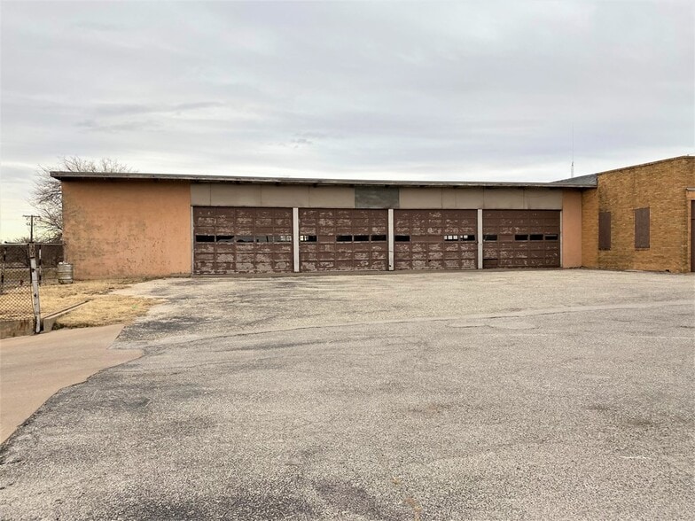 906 E Broadway St, Sweetwater, TX for sale - Building Photo - Image 3 of 3