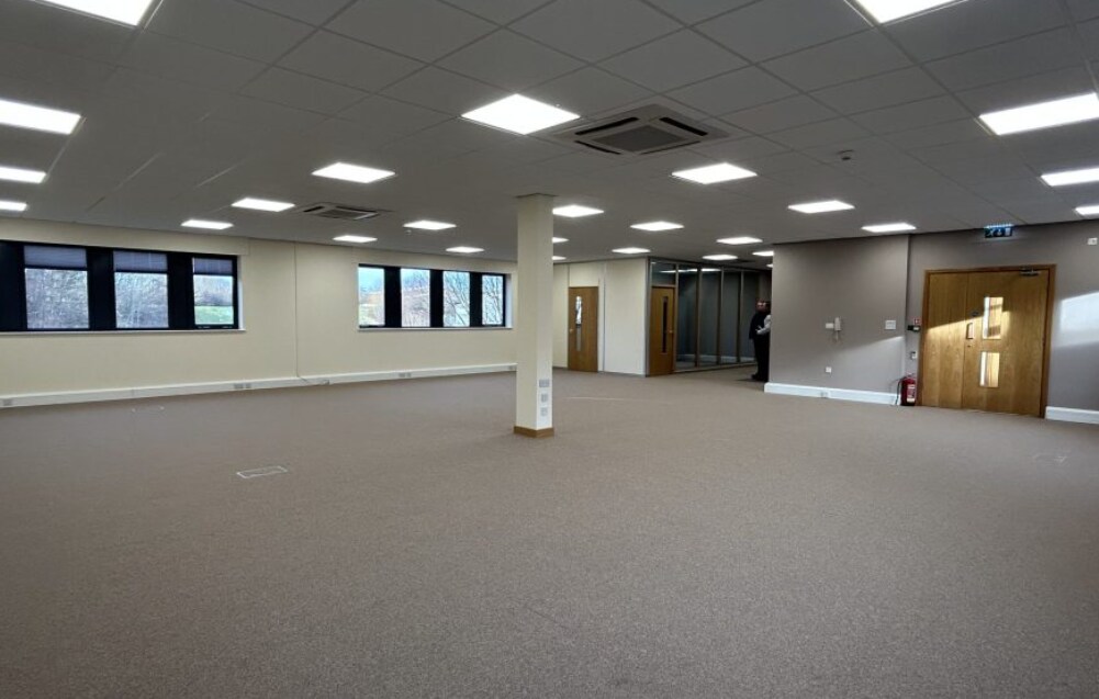 4 Silkwood Ct, Ossett for lease Interior Photo- Image 1 of 3