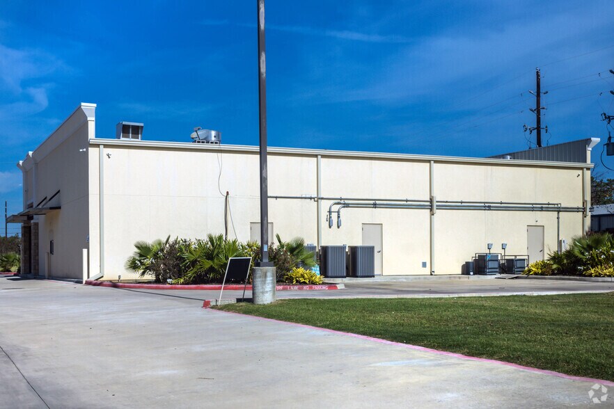 28920 Hardin Store Rd, Magnolia, TX à vendre - Photo du bâtiment - Image 2 de 3