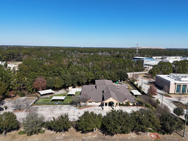 8221 N Sam Houston Pky E, Humble, TX à vendre - Photo du bâtiment - Image 2 de 8