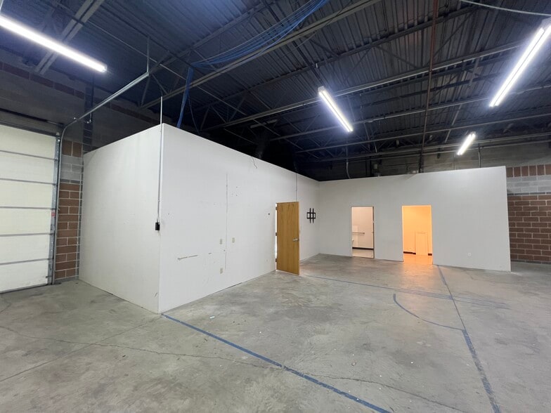 318 W Quail Trax Pl, Salt Lake City, UT à louer - Photo du bâtiment - Image 3 de 4