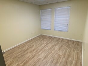 1405 NW 13th St, Gainesville, FL à louer Photo intérieure- Image 2 de 5