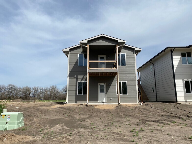 Bressler Portfolio portefeuille de 2 propriétés à vendre sur LoopNet.ca - Photo du bâtiment - Image 2 de 22
