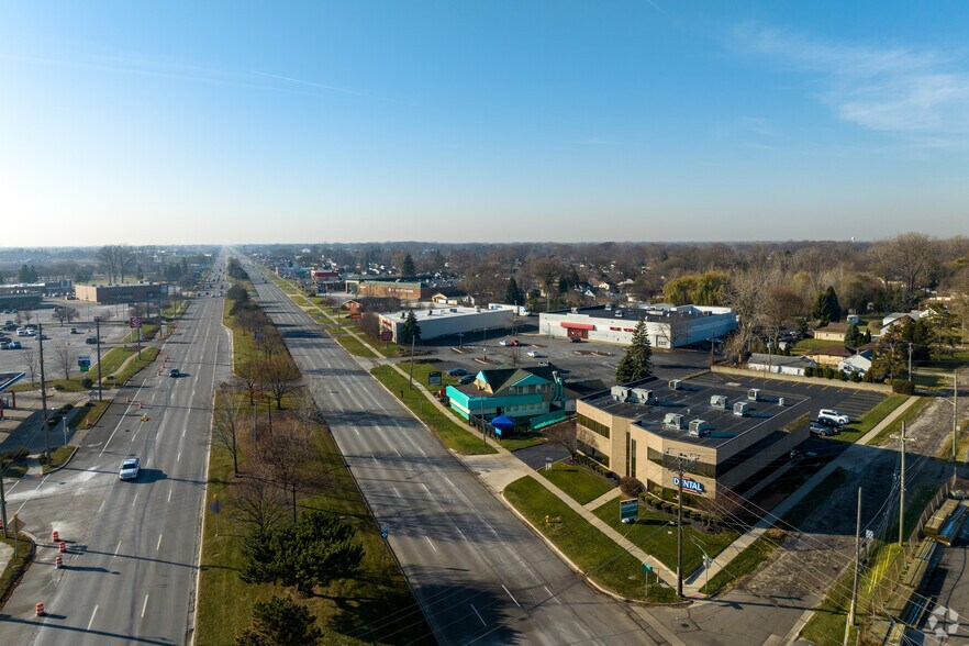 34051 S Gratiot Ave, Clinton Township, MI à louer - Aérien - Image 2 de 4