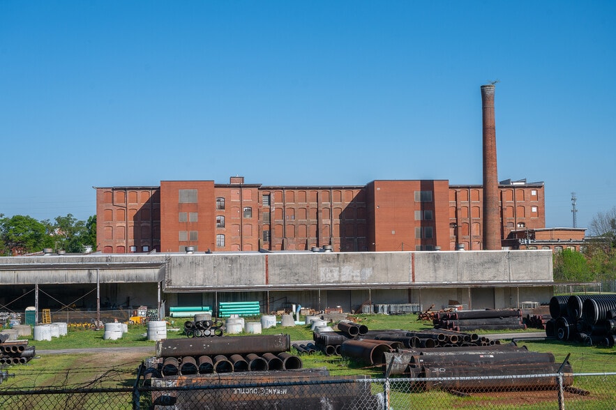 The Gainesville Mill portfolio of 3 properties for sale on LoopNet.ca - Building Photo - Image 2 of 7