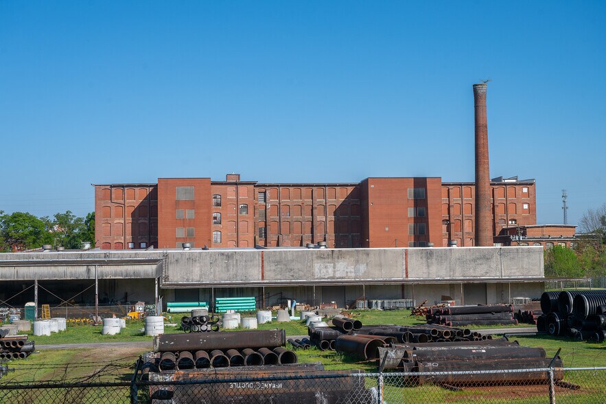 The Gainesville Mill portefeuille de 3 propriétés à vendre sur LoopNet.ca - Photo du bâtiment - Image 2 de 7