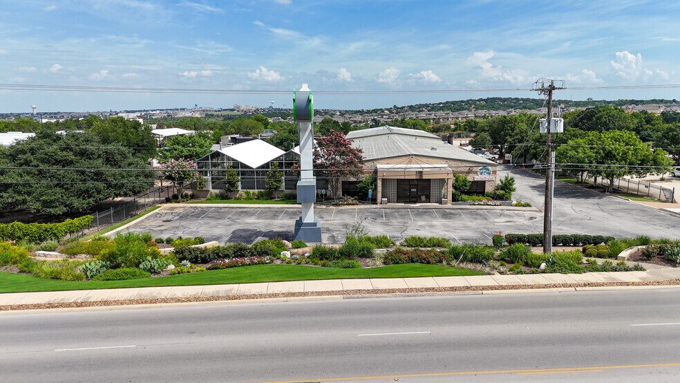 16348 Nacogdoches Rd, San Antonio, TX à louer - Photo du bâtiment - Image 1 de 4
