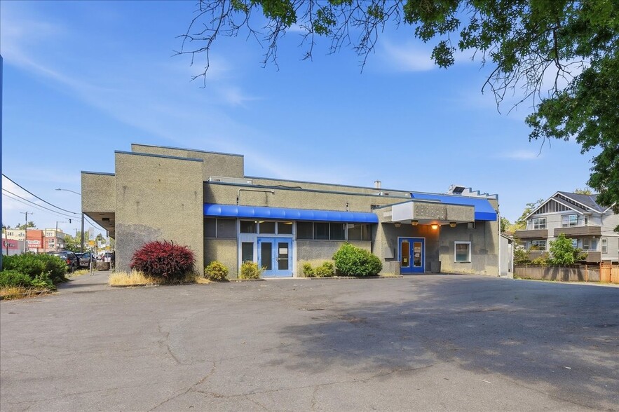 10310 Aurora Ave N, Seattle, WA for sale - Building Photo - Image 1 of 31