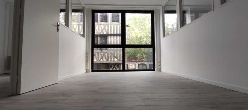 Office in Rouen for lease - Interior Photo - Image 1 of 5