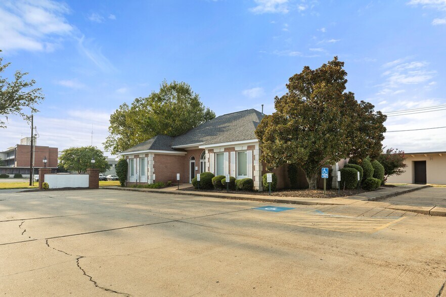 302 S Rhodes St, West Memphis, AR for sale - Building Photo - Image 2 of 3