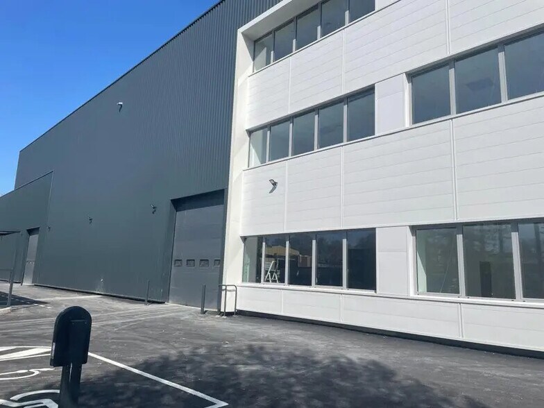 Flex dans Villeneuve-la-Garenne à louer - Photo du bâtiment - Image 3 de 14