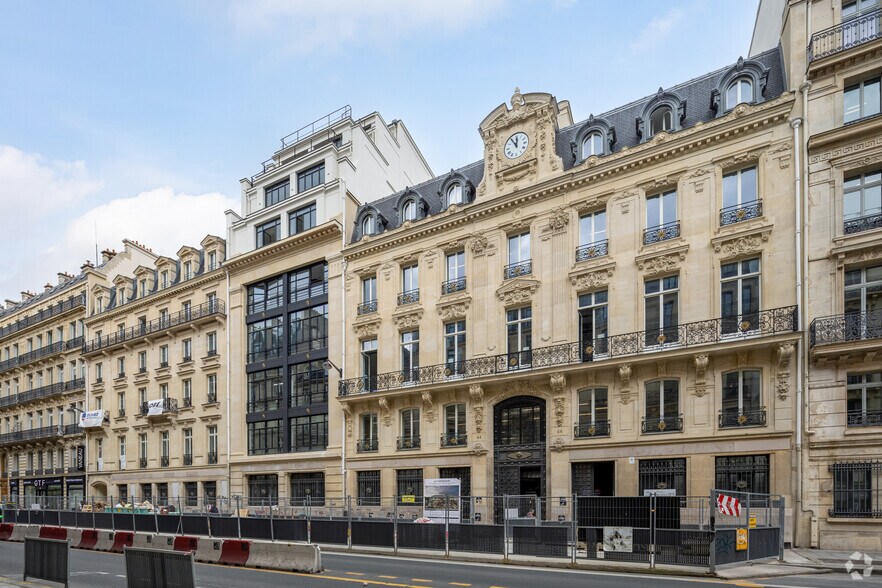44-48 Rue De Châteaudun, Paris à louer - Photo du bâtiment - Image 2 de 3