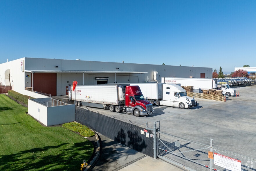 2301 Bert Dr, Hollister, CA for lease - Building Photo - Image 3 of 4