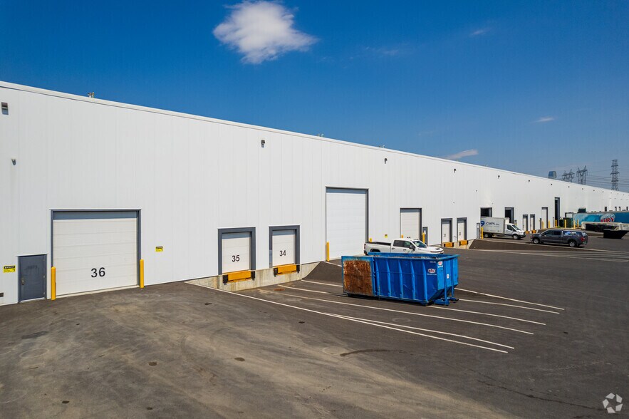 1071-1139 Rue Marie-Victorin, St-Bruno-de-Montarville, QC for lease - Building Photo - Image 2 of 3